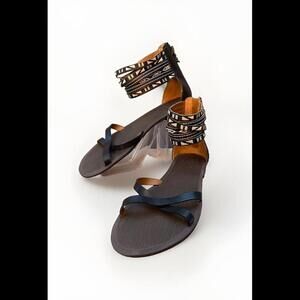 Nine West Captivate Women’s Size 8.5 Beaded Ankle Gladiator Flats Sandals Zip
